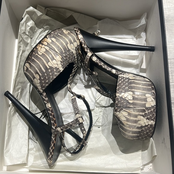 Giuseppe Zanotti Snakeskin Pumps - Picture 2 of 3